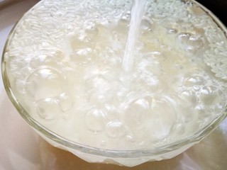 5、香香糯糯～山药豆养生粥,大米淘洗干净