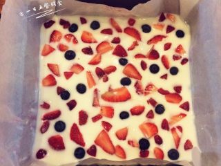 2、酸奶水果薄脆,厚度大约1厘米左右。