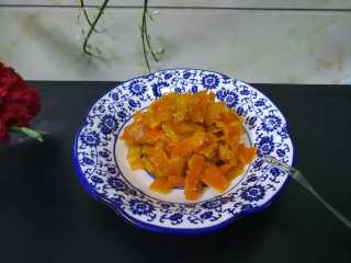 19、晶莹剔透的好吃，还是好药的糖渍血橙皮,春天季节，孩子大人都喜欢上呼吸道感染，吃点糖渍橙皮，是最好不过的了。