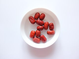 2、南瓜红枣发糕（适合14个月以上的宝宝）,红枣提前泡一个小时