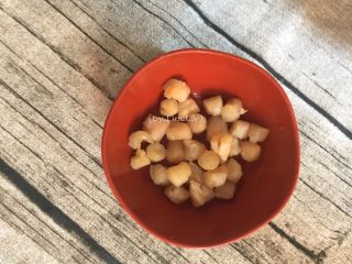 2、生鱼肉片粥,瑶柱洗净待用