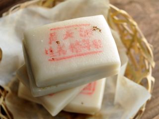 8、桂花赤豆小圆子,以下是春节特别版。每到过年前夕，父亲总要买些有两百年历史的苏州老字号【黄天源】的桂花白糖年糕