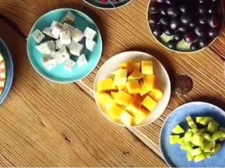 4、鲨鱼叔,水果自己喜欢啥就准备啥 切丁 切球都OK 开心就好????????