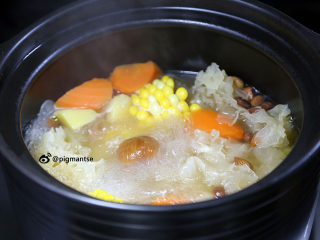 18、南北杏银耳煲猪展,一煲清润可口的南北杏银耳煲猪展汤就完成了