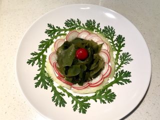 8、初夏,最后加上樱桃即完成。