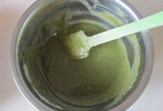 4、体会不一样的口感----绿茶蛋糕面包,充分搅拌均匀备用; 