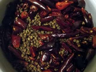 7、少油版麻辣香锅,辣子和麻椒