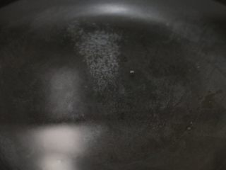 10、粉肠猪肝粥,烧一锅开水,水量自定,喜欢粥稠一点的少点水,稀一点的多点水。