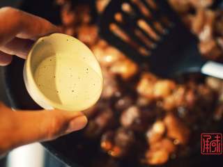 5、永远都做不出姥姥的那个味道的红烧肉,白醋。