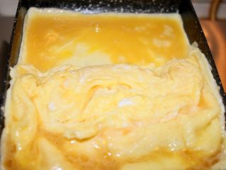 5、煎蛋圈,大概三次后基本熟