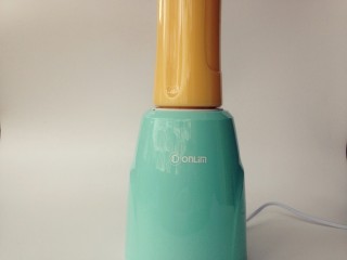 8、牛奶芒果西米露,大概打二十秒。