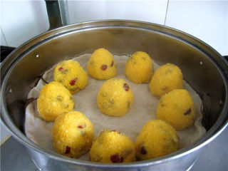 14、粗粮细作的酸甜果干小窝窝,热气腾腾的小窝头出锅啦