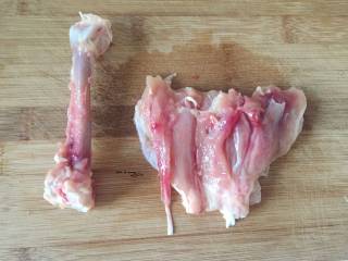 1、自制风味炸鸡,鸡腿去骨