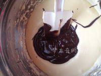 13、致命巧克力,加入巧克力黄油混合物。
