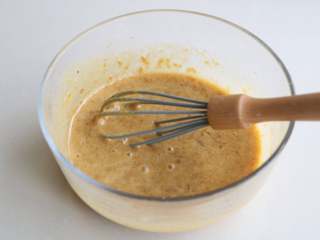 6、枣泥蛋糕,搅打均匀