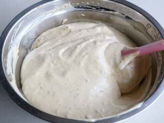 13、枣泥蛋糕,翻拌好的状态；