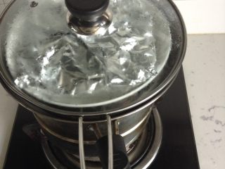 5、蒜蓉锡纸金针菇,上锅蒸五分钟出锅