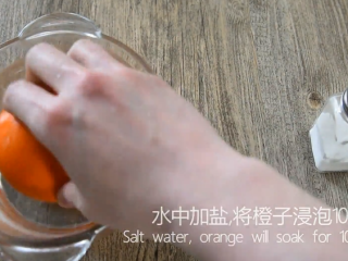 1、最好的止咳方法——盐蒸橙子,水中加盐，将橙子浸泡10分钟