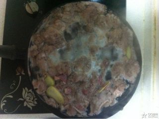 4、牛肉炖菜,煮开后,再煮两三分钟