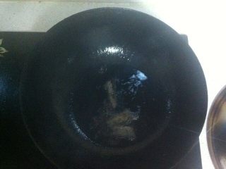 9、牛肉炖菜,放入大料和桂皮