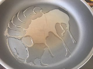 6、日式大阪烧,平底锅少许油，预热