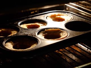 18、简单快手曲奇马芬杯,再入烤箱 约5-10分钟