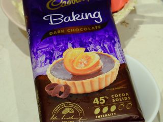 20、简单快手曲奇马芬杯,准备1/2板巧克力