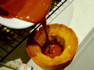 22、简单快手曲奇马芬杯,倒入马芬曲奇杯中