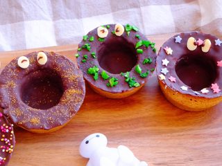 27、简单快手曲奇马芬杯,放进冰箱 等待巧克力凝固