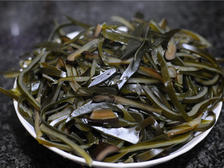 5、麻辣海带丝,捞出，控干水分