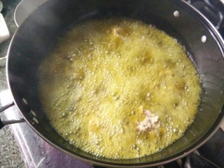 14、《老爸的厨房》之年味酥肉,炸酥肉的过程