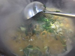 8、酒糟煮鱼 湘菜 鱼的百种做法,加入蒜头