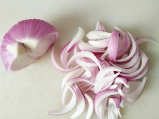 2、家常原味凉拌菜,切元葱