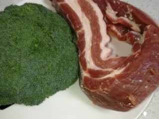 1、菜谱#五花肉扣西兰花#(创建于22/11~2017),食材:五花肉、西兰花。