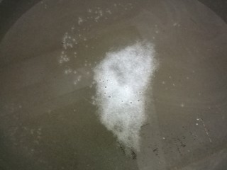 12、菜谱#五花肉扣西兰花#(创建于22/11~2017),起锅注水、加盐适量。