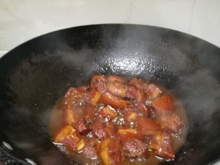 16、菜谱#五花肉扣西兰花#(创建于22/11~2017),经烧煮的五花肉大火收汁。