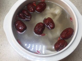 8、印度椰子鸡汤,加入水，多少按个人喜好加。