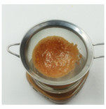 7、巧克力布丁,完成的布丁糊过筛后装入玻璃罐中