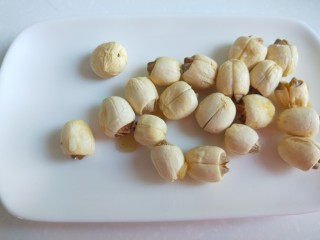 1、八种养生汤,莲子适量。