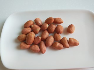 2、八种养生汤,花生米适量。