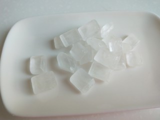 4、八种养生汤,冰糖适量。