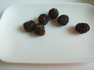 7、八种养生汤,桂圆适量。