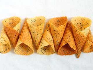 10、冰淇淋脆皮蛋筒鸡蛋卷 无黄油不打发材料简单好操作,孩子长大后，这就成为了他/她心中童年的味道。