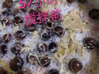 7、苦瓜野葡萄柠檬酵素,发酵68小时,表面看起来泡沫变少,发酵基本完成,闻起来有酒酿的香味,尝起来酸大于甜,可以起桶