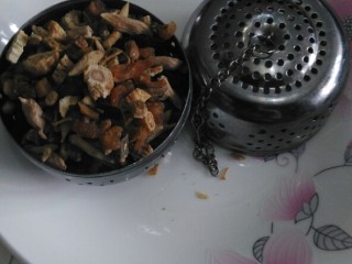 4、调理阴虚体质#固本老鸭汤#(创建于9/7~2017),中药材装料盒。