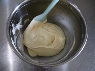 17、浓情芝士布朗尼蛋糕,最终状态，奶油奶酪非常细腻光滑