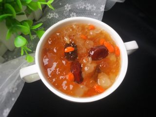 13、桃胶皂角米红枣枸杞羹,满满地胶质