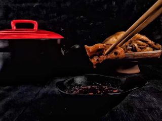 11、砂锅盐焗鸡,成品图