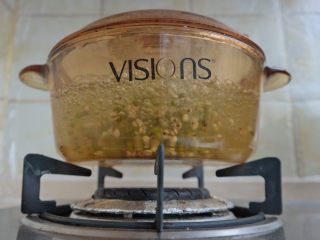 12、夏日消暑甜汤,大火煮开转小火 翻滚吧豆子