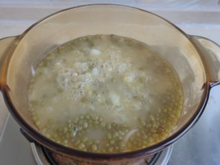 14、夏日消暑甜汤,发现绿豆都煮开花即可